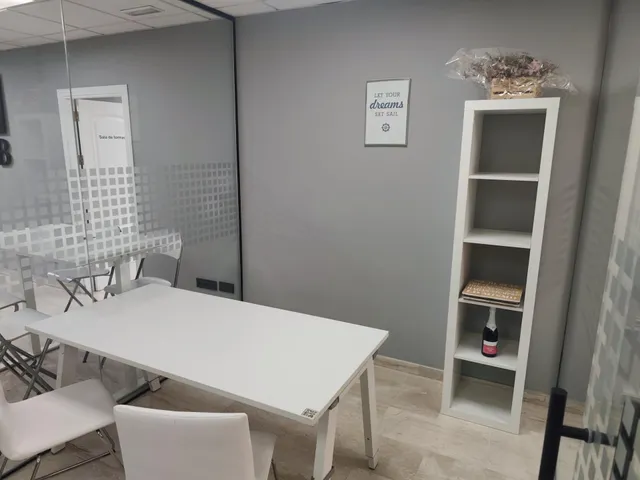 Oficina de lujo en Avda. Gran Capitán esquina con Vial Norte — 9
