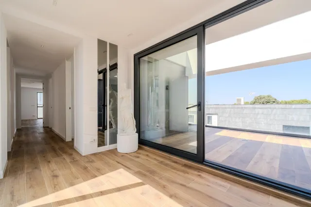 Chalet Pareado de Diseño Vanguardista con Piscina y Máxima Eficiencia Energética en El Bosque — 10