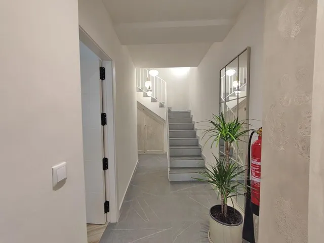 Edificio totalmente reformado en pleno centro de Granada — 10