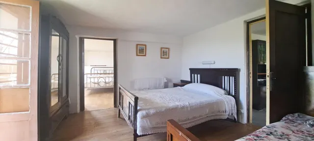Amplia finca con varias edificaciones — 15