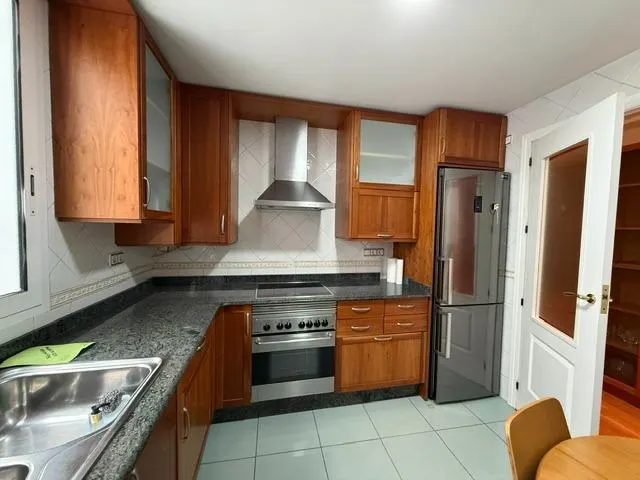 Alquiler de amplio piso en le centro, zona calle correos. — 8