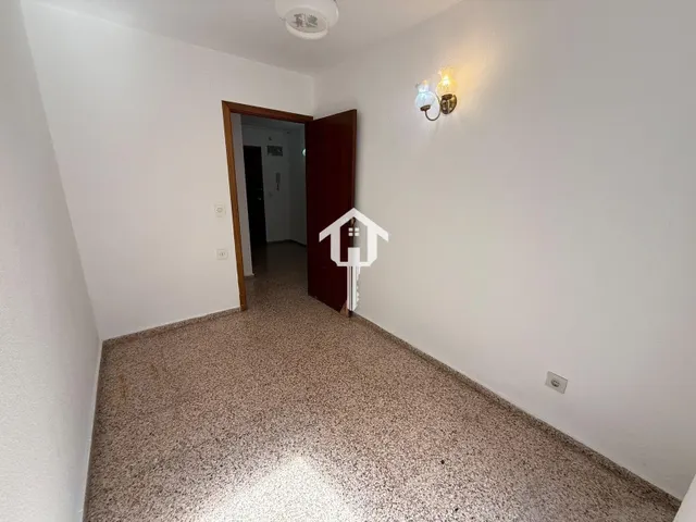 PISO EN VENTA EN ALICANTE. ZONA DE BABEL. 74m2, 4 habitaciones, 1 BAÑO Y 1 ASEÑO, TERCERA PLANTA CON ASCENSOR. — 31