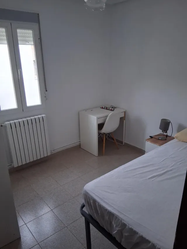 Amplio piso de cuatro dormitorios con muebles a estreno. — 14