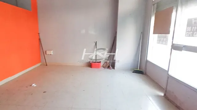 Local espacioso junto al Empalme. / HH Asesores, Inmobiliaria en Burjassot/ — 4