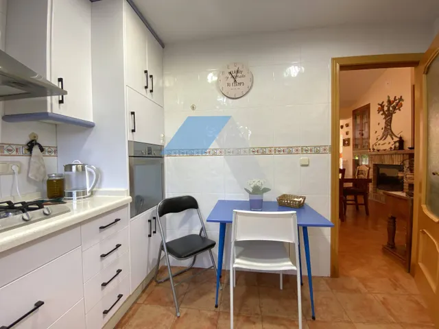 Chalet independiente con piscina en gran parcela rústica, rodeado de pinos y olivos – A menos de 1 km del Polideportivo Municipal de San Vicente del Raspeig — 14