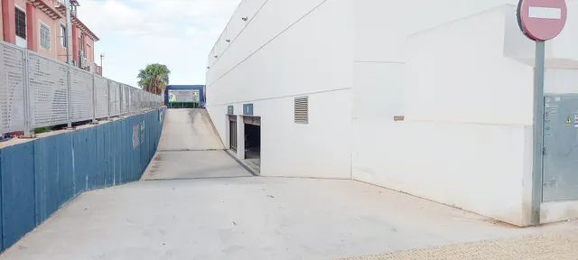 Se alquila por largo tiempo plazas de parking ( garaje ) en lomas de cabo roig ( orihuela costa) — 14
