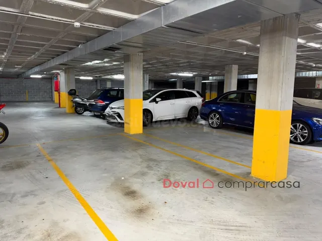Plaza de garaje en alquiler en el centro de O Porriño | Fácil acceso y maniobrabilidad — 2