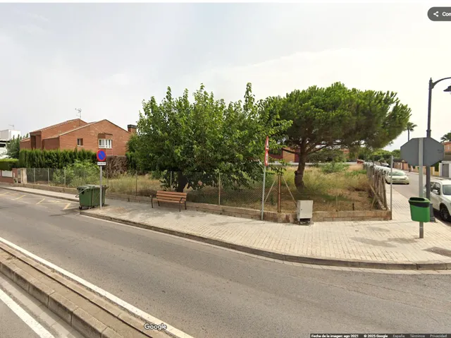 Se vende solar urbano de 975 m2 junto a la Playa del Pinar. Solar esquinero, cuadrado, con muchos me — 7