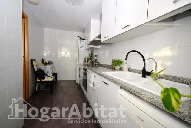 REFORMADO Y MUY BONITO CON BALCÓN Y GARAJE - foto 4