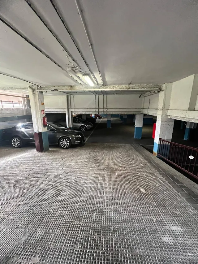 ¡Oportunidad única! Se vende plaza de garaje y de fácil maniobra con excelente ubicación — 7