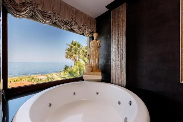 El Secreto Mejor Guardado del Atlántico: Un Oasis Privado de Lujo y Naturaleza en Oia — 8