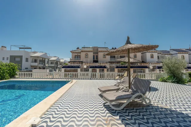 Adosado de 3 dormitorios 2 baños en Orihuela Costa ¡Tu hogar ideal en Las Chismosas! ✨ — 47