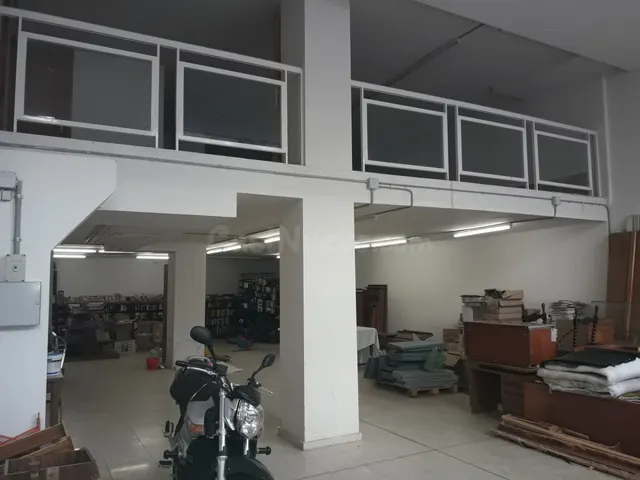 SE VENDE AMPLIO LOCAL CERCA DE LA CÁMARA DE COMERCIO - foto 3