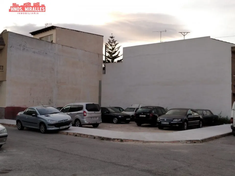 SE VENDE SOLAR EN EL CENTRO DE ROJALES
