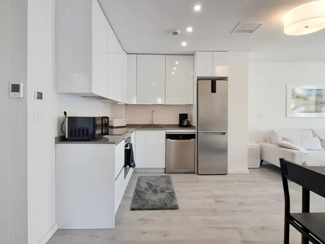 Amplio Apartamento en Esquina en Planta Baja con Terraza Acristalada y Jardín Privado en Green Hills — 7