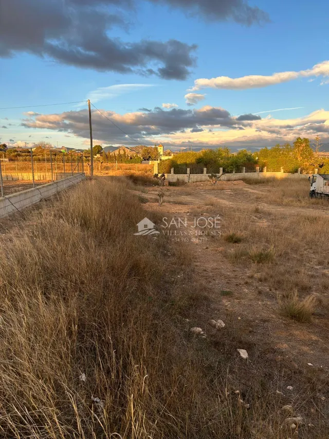 VENTA DE PARCELA EN ASPE, GRAN OPORTUNIDAD CON PROYECTO DE construcción DE VIVIENDA UNIFAMILIAR — 3