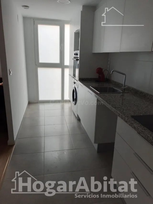 Seminuevo y ubicación céntrica en este moderno piso exterior - foto 5