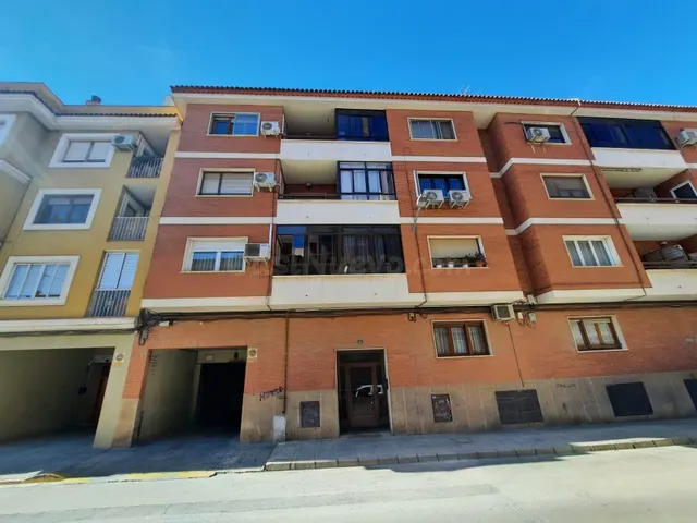 VIVIENDA CON GARAJE