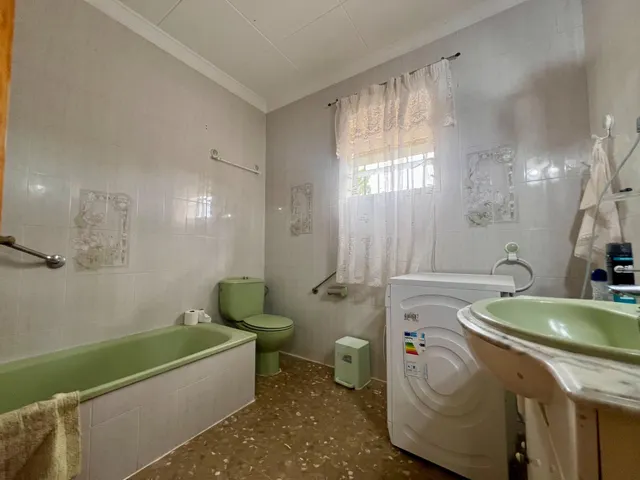 FINCA CON PISCINA, HUERTO, POZO Y VIVIENDA DE 3 PLANTAS — 48