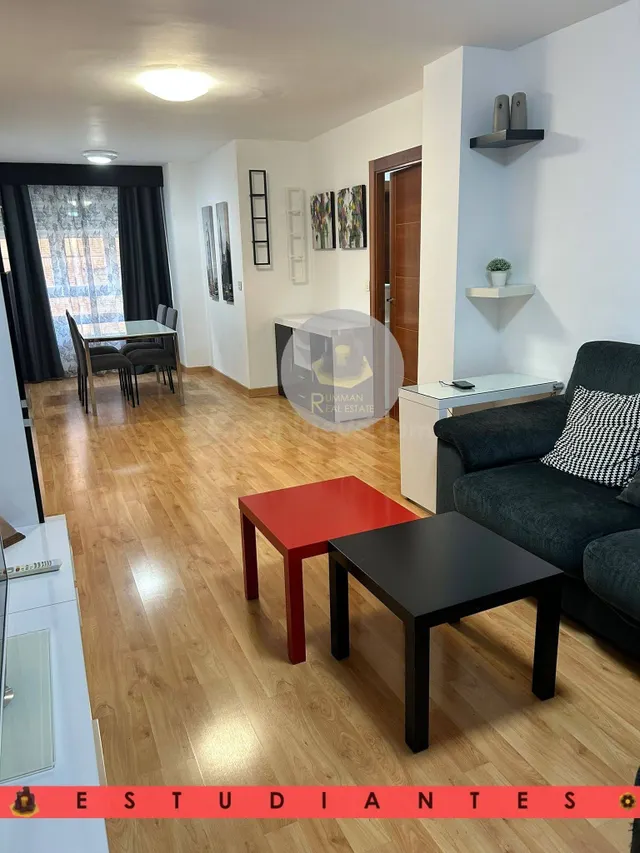EST / Piso de CUATRO dormitorios en barrio La Cruz - foto 3