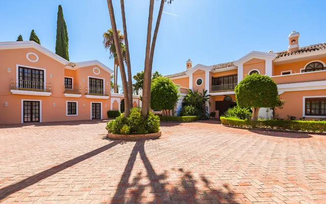 Chalet 20 habitaciones 1785m² en venta - Marbella — 47