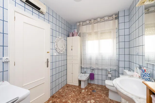 CASA EN PLENO CENTRO DE ARMILLA — 25