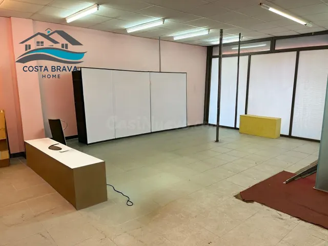 GRAN LOCAL COMERCIAL CÉNTRICO CON SALIDA DE HUMOS Y PATIO - foto 4