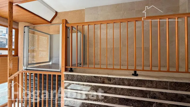 ¡espectacular, con buenas vistas! alto, amplio y luminoso con balcón y ascensor — 32