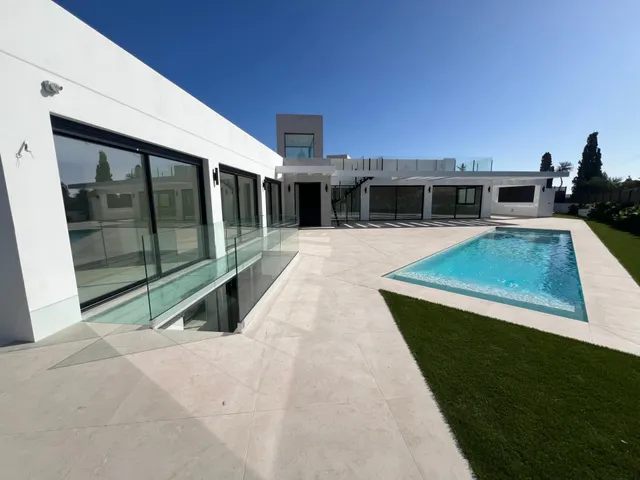 ÚLTIMA VILLA DISPONIBLE. Piscina privada junto al mar en El Chaparral — 43
