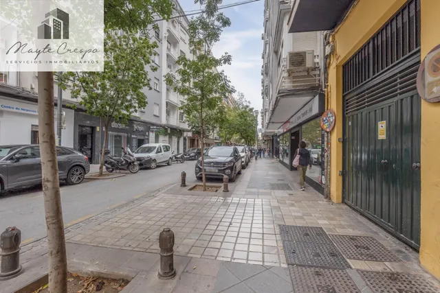 Piso de 87 m2 con 3 dormitorios en Pedro Antonio de Alarcón 27, junto a Recogidas — 42