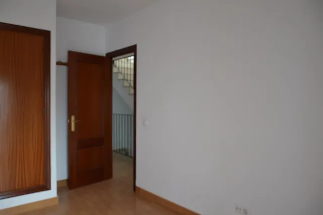 Tu próximo hogar en Sanlúcar la Mayor: tres dormitorios, patio y sótano — 22
