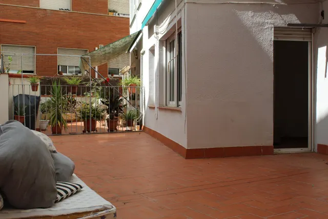 Piso con terraza de 45 m2 en Les Corts, 3 habitaciones y despacho — 24