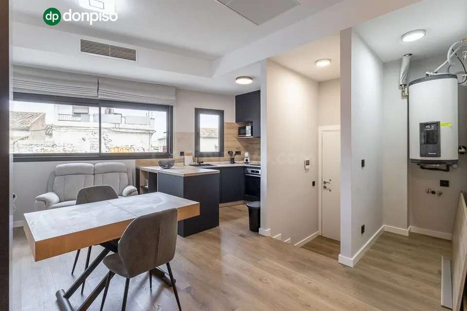 Estudio de reciente construcción con piscina, garaje y zonas comunes en Granada