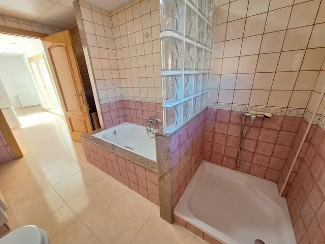 Gran casa familiar en el centro de Pinoso con garaje excepcional y posibilidades para crear tu propio negocio — 44