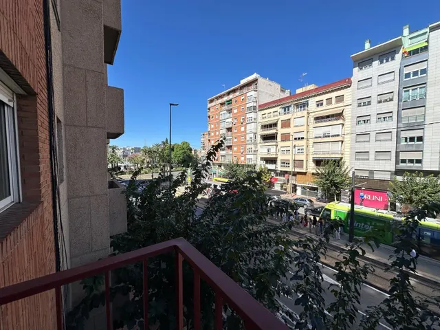 Piso amueblado de 4 dormitorios en Ronda de Levante. — 2