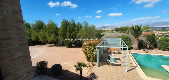 CHALET DE LUJO EN ZONA ESPECIAL A MENOS DE 30 MINUTOS DE PLA