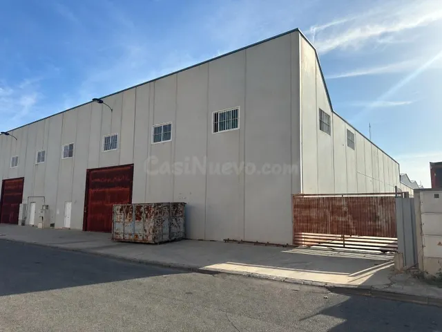 Nave industrial Con altillo , Oficina y aseo en Las Torres d - foto 3
