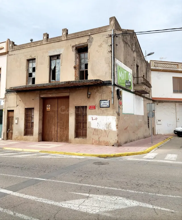 CASA ESQUINERA PARA REFORMAR EN ALGINET - foto 2
