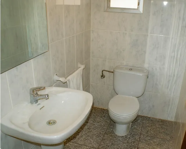 Amplia casa con patio interior en Font de la Figuera — 16