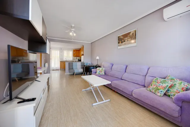 Bungalow de dos dormitorios y piscina comunitaria en Orihuel - foto 3