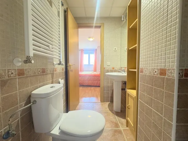 Amplio piso con 3 dormitorios, terraza y excelentes vistas en Las Navas del Marqués — 9