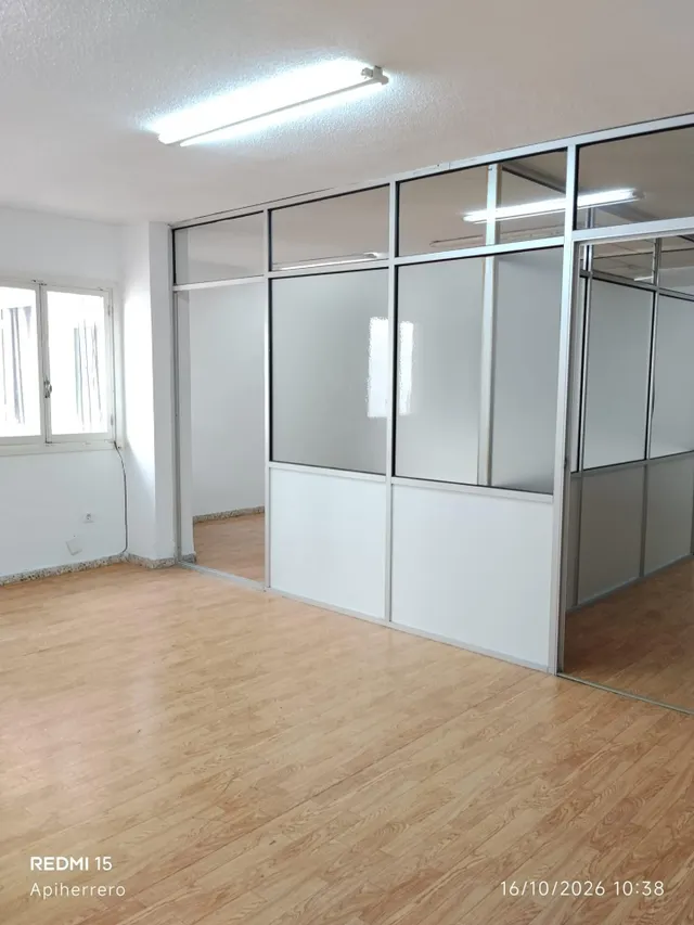 Se alquila oficina con inmejorable ubicación - foto 4