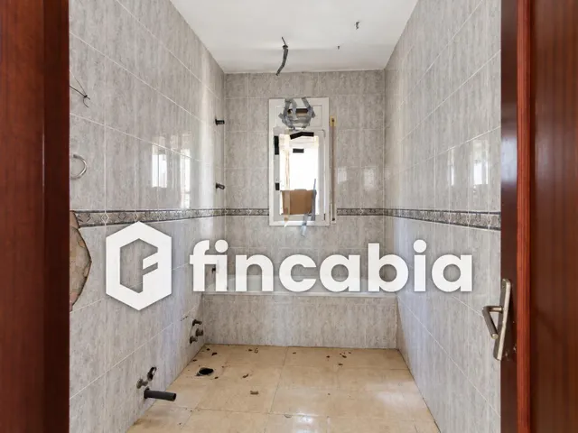 Casa independiente para reformar con jardín y garaje en Maçanet de la Selva — 46
