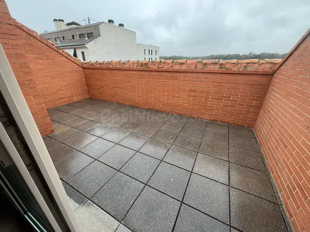 ÁTICO DÚPLEX CON TERRAZA, GARAJE Y ASCENSOR EN EL CENTRO DE  - foto 5