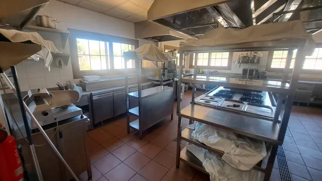 RESTAURANTE EN CABO ROIG. CON 871 M2. — 23