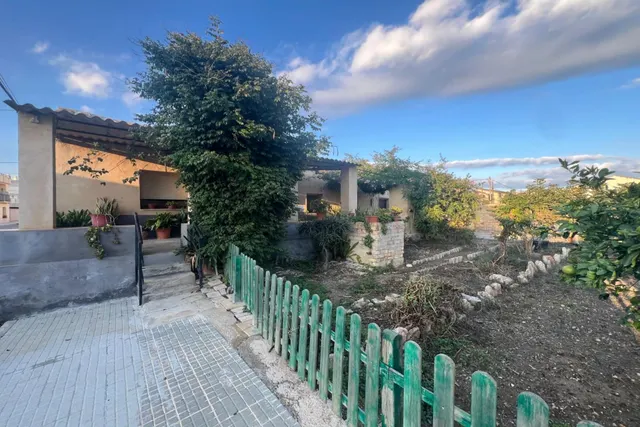 Casa tradicional en Deltebre, construida en el año 1918, situada sobre una parcela esquinera de aproximadamente 1.340 m2. — 10