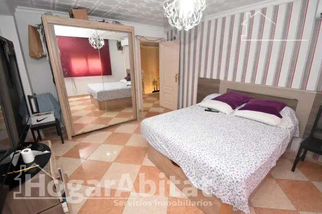 AMPLIA CASA CON GARAJE Y GRAN TERRAZA Y UNA SEGUNDA VIVIENDA — 21
