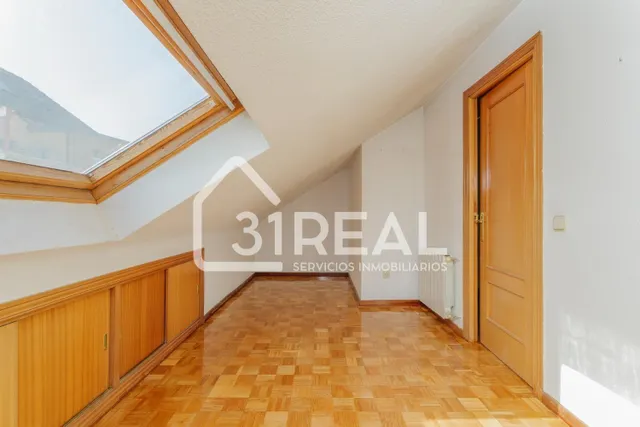 Ático duplex con terraza en Valdeacederas — 24