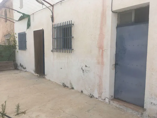 TERRENO CON CASA Y NAVES - foto 2