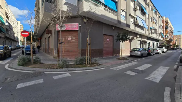 LOCAR HACIENDO ESQUINA FICCIA ,, con 5 escaparates JUNTO A C - foto 5